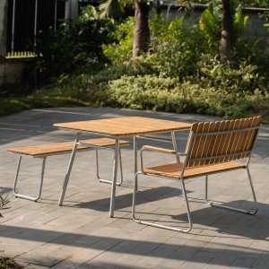 Möllan utegrupp i teak: soffa + bänk och matbord 120x80 cm + Rengöringsspray för utemöbler