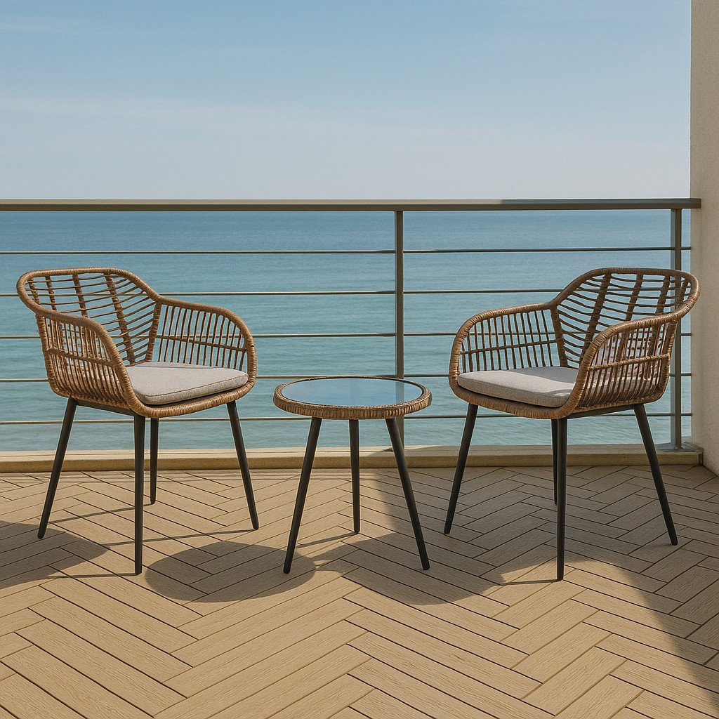 Balkongset med 2 stolar och ett bord