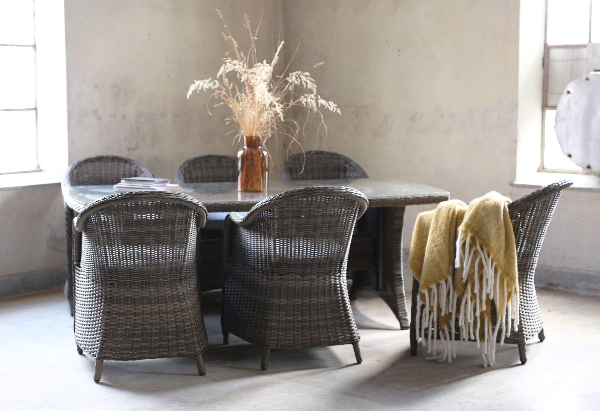 Matgrupp Sienna matbord & 6 Mercury fåtöljer utomhus